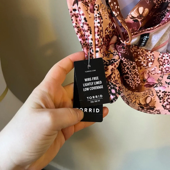 NWT Torrid Bikini Top, size 4X, 26 - Picture 4 of 6